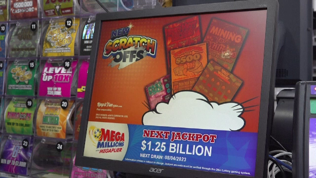 Cel mai mare premiu pus vreodată la bătaie în SUA. Milioane de oameni se înghesuie la ghișeele Loteriei americane