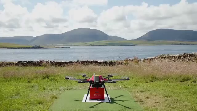 Colete livrate cu drone în zone izolate din Marea Britanie. Câte pachete pot fi livrate în același timp