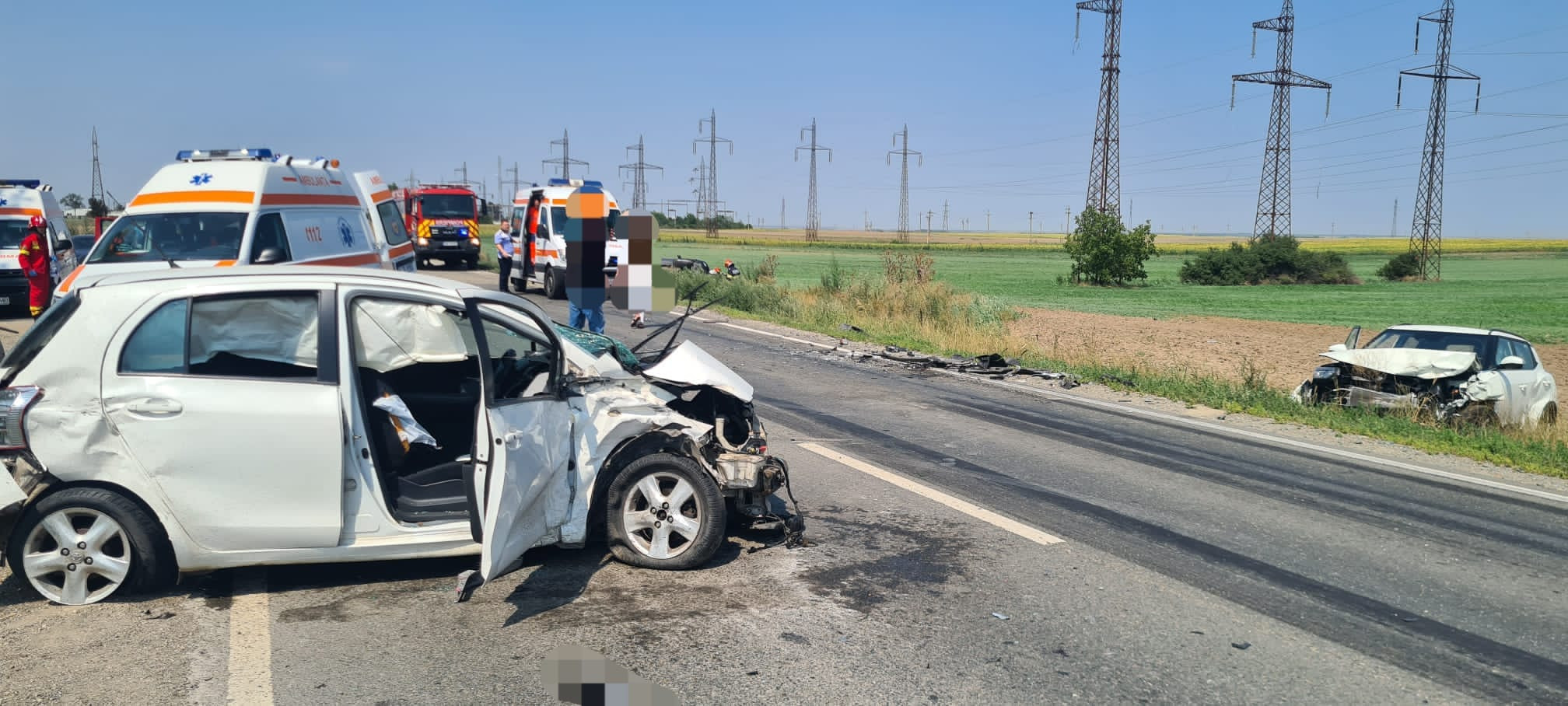 Accident cu trei mașini pe o șosea din Slobozia. Patru adulți și un copil de șase ani au fost răniți