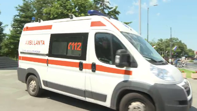 Accident cu trei mașini, la ieșirea de pe autostrada A7. Patru persoane au fost implicate