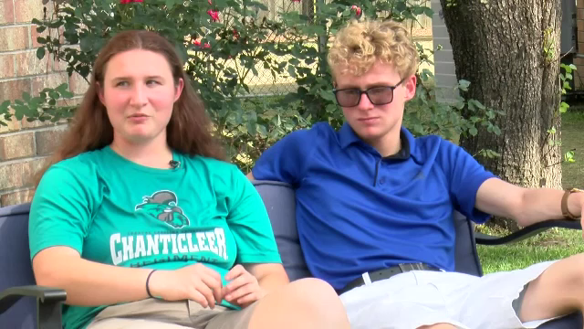 Cum au descoperit doi gemeni care își căutau tatăl biologic că au 65 de frați | GALERIE FOTO