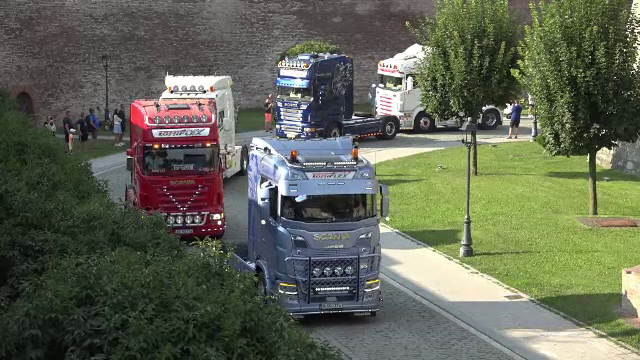 Concurs de frumusețe cu sute de cai putere la Alba Iulia. Mai bine de 140 de camioane - transformate în opere de artă