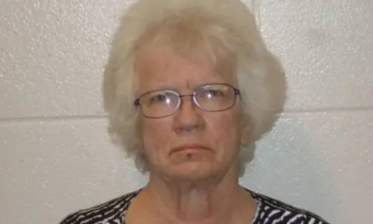 600 de ani de închisoare pentru o fostă profesoară care a abuzat sexual un elev în subsolul unei școli