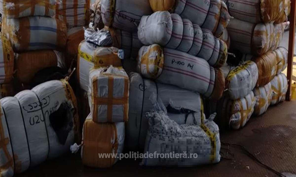 Captură impresionantă la vama Isaccea. Ce au găsit polițiștii în două camioane din Turcia care se îndreptau spre Ucraina