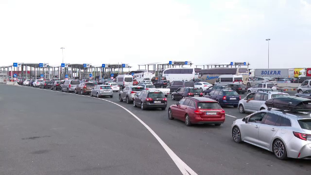 Cozi kilometrice la vama Nădlac 2. Peste 90.000 de persoane au trecut frontiera
