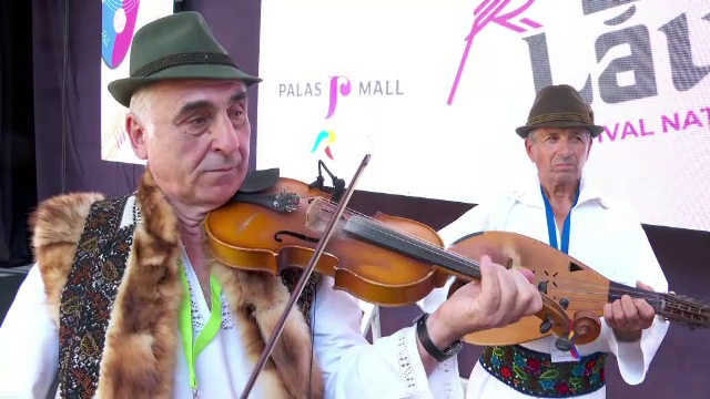 Festival dedicat muzicii străvechi la Iași. Tarafuri din toate regiunile țării și-au dat întâlnire