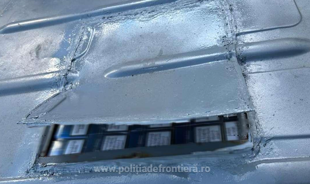 Unde a încropit un român un loc special în care să ascundă țigările de contrabandă. Transporta aproape 12.000 de pachete