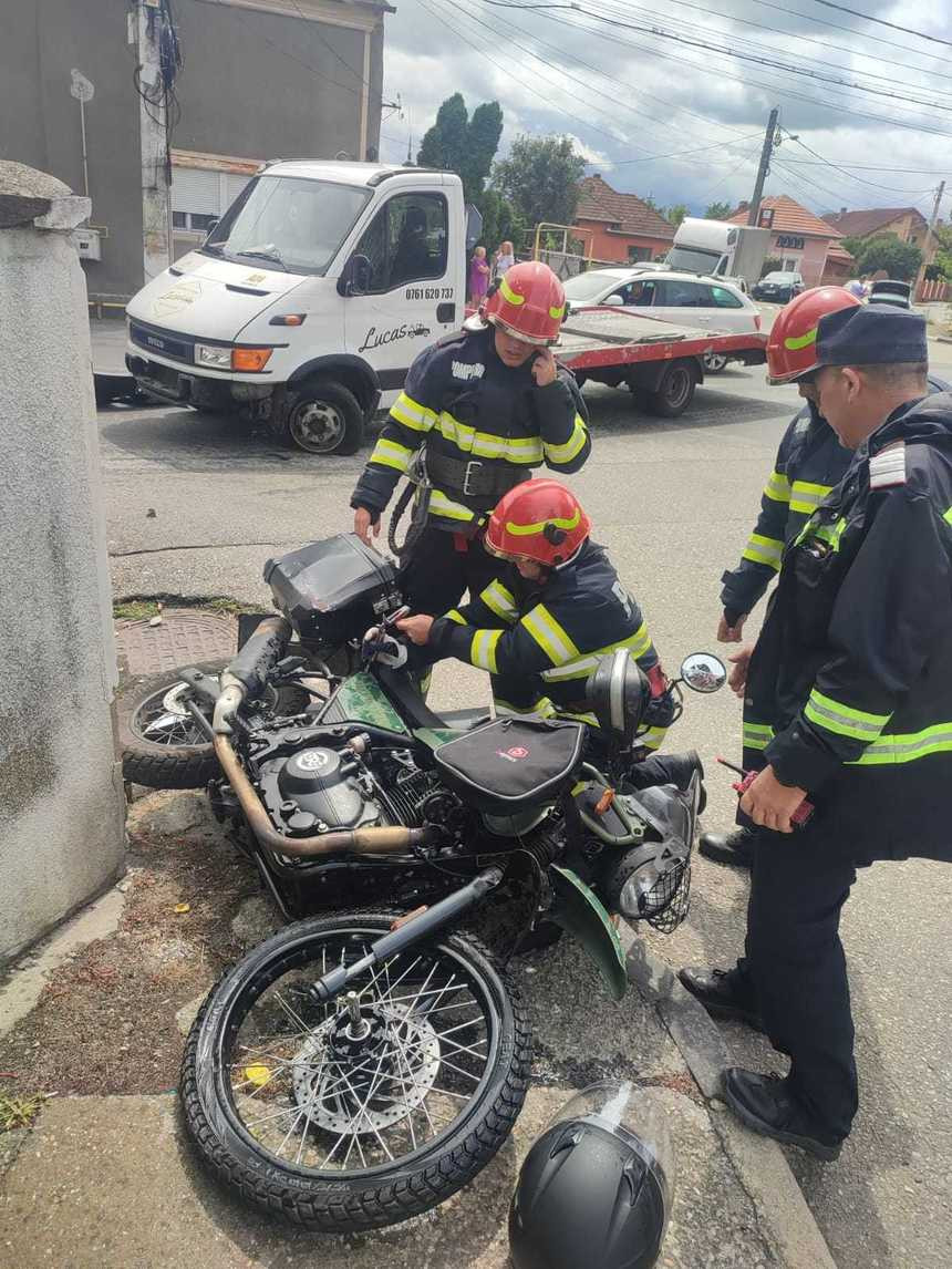 CRBL, dus de urgenţă la spital după ce a provocat un accident în Haţeg. A intrat într-o depășire periculoasă, pe motocicletă