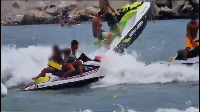 Valuri uriașe pe litoral. Salvamarii au salvat o fetiță de 12 ani, la Eforie. Un bărbat a murit la Costinești