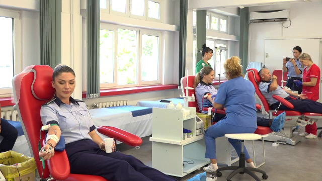 Polițiștii din Alba Iulia au donat sânge. O singură recoltare va salva trei vieți