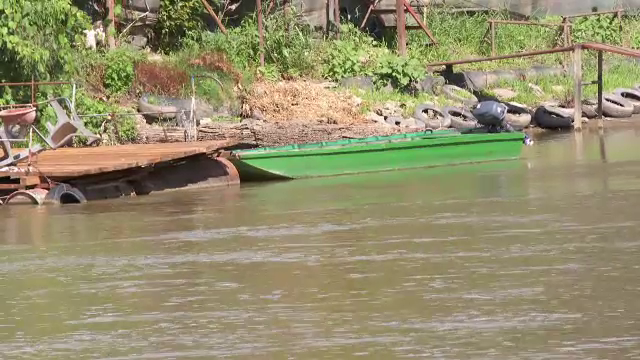 Ceartă care se putea sfârși tragic. Un pescar a tras cu o armă de vânătoare spre un alt bărbat după ce i-ar fi furat o undiță