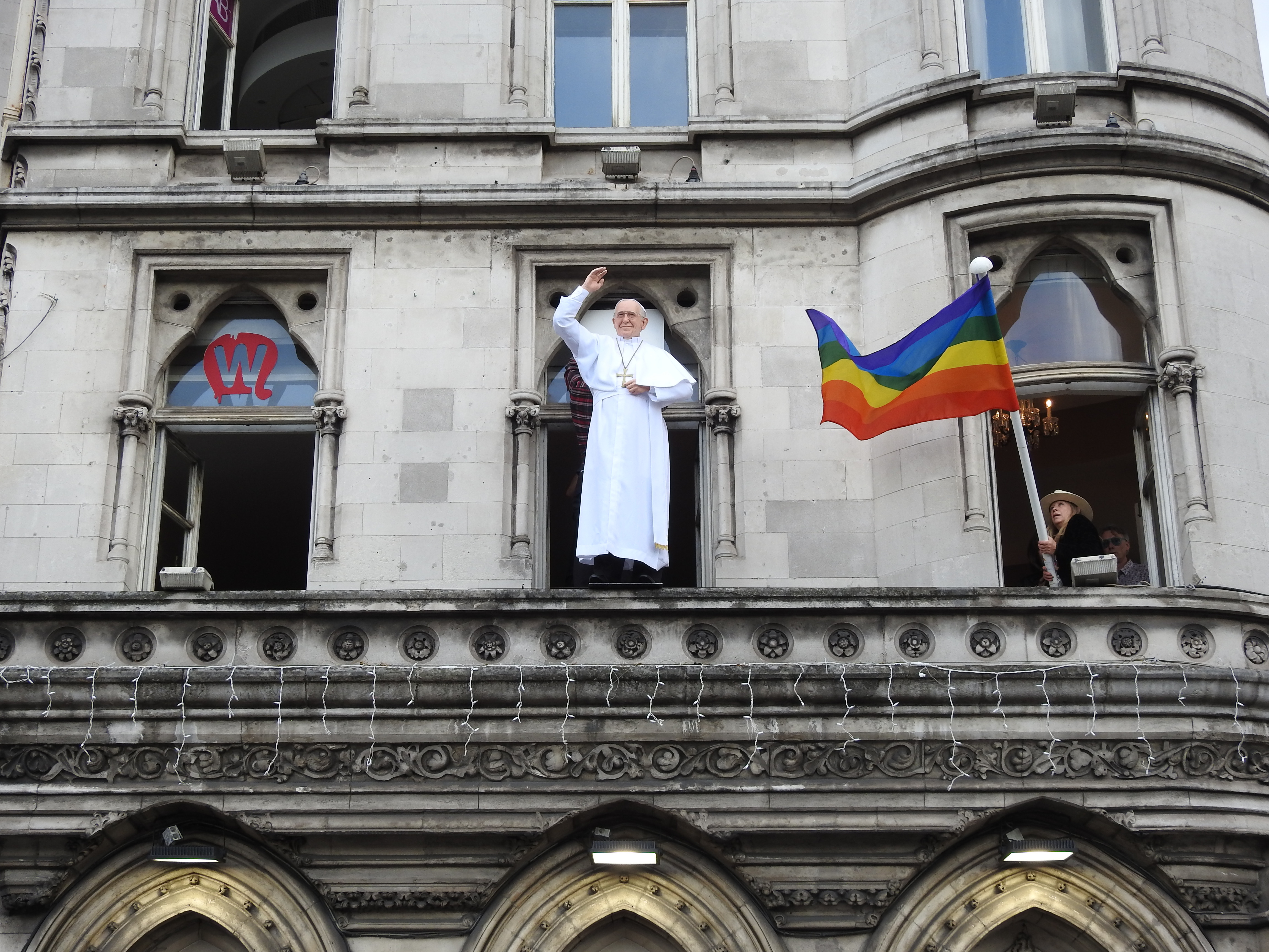 Papa Francisc: Persoanele LGBT sunt primite în biserică, dar cu o condiție. ”Fiecare îl descoperă pe Dumnezeu în felul său”
