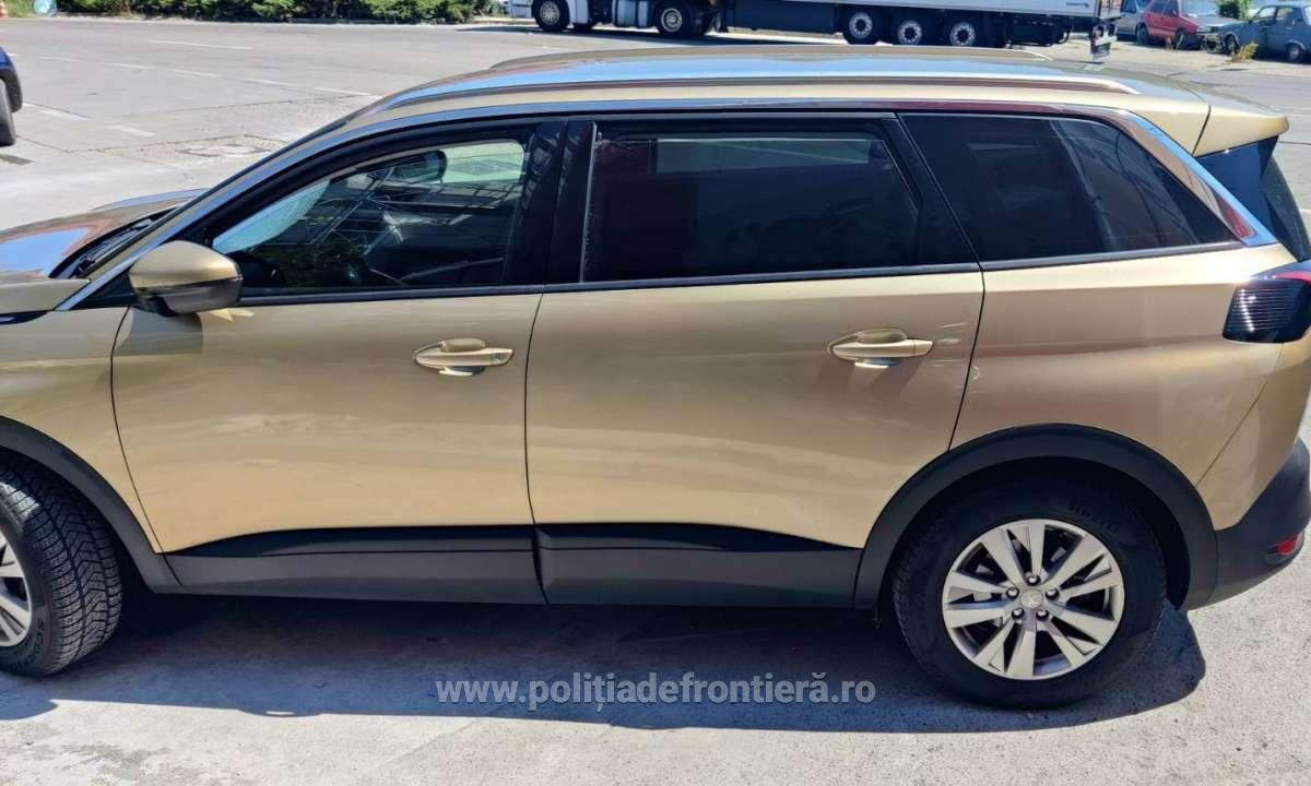 Un român este cercetat după ce a încercat să iasă din țară cu o mașină de 18.000 €. Motivul pentru care a rămas fără ea
