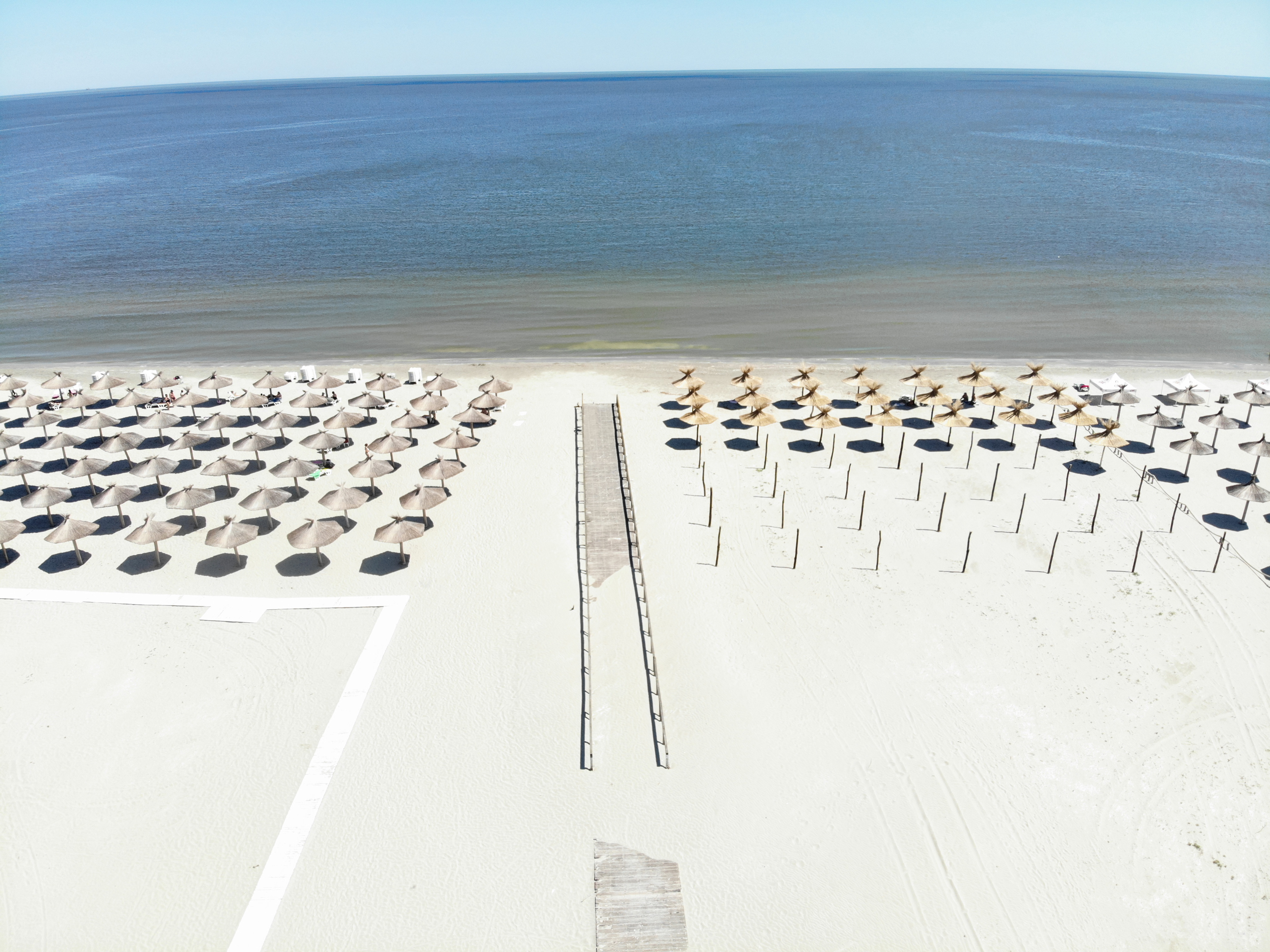 Plajele Sulina şi Sfântu Gheorghe, între sălbăticie și afacere. De ce legea nu mai e lege în zonele protejate din Deltă