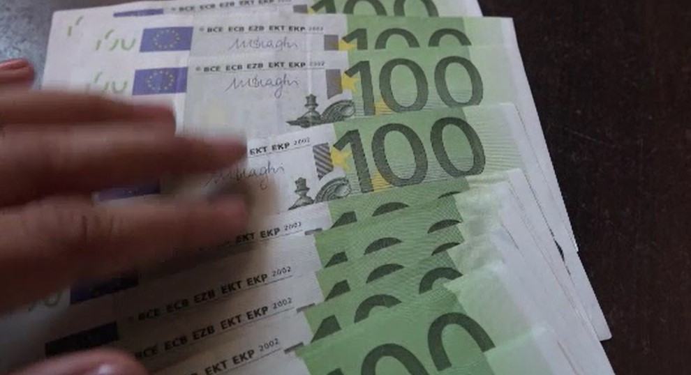 Un ofițer de informații al Armatei, trimis în judecată pentru că i-ar fi furat banii unui coleg. Păgubitul e și el inculpat