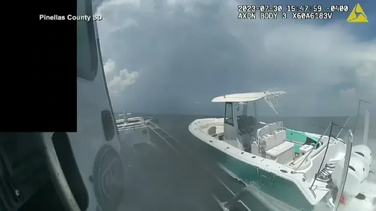 Acțiune ca în filme. Cum a reușit Garda de Coastă să oprească o ambarcațiune care nu avea personal la bord