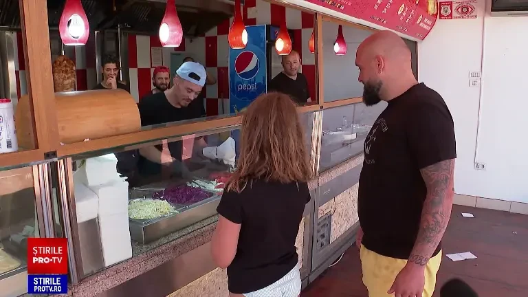 Șaorma cu de toate, cel mai apreciat preparat pe litoralul românesc. "E cel mai bun lucru de aici"
