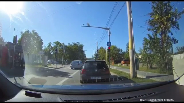 Un șofer din Iași este căutat de poliție după ce a fost la un pas să provoace o tragedie