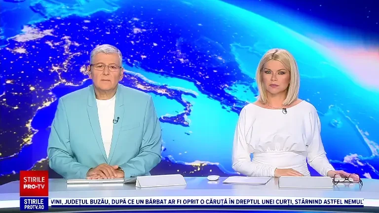 Cum a intrat un șofer într-un stâlp dintre liniile de tramvai din București. A blocat tot traseul