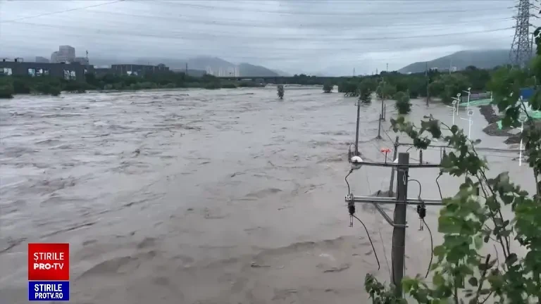 Treizeci şi trei de morţi şi 18 dispăruţi la Beijing în urma ploilor torenţiale, anunţă autorităţile chineze | Video