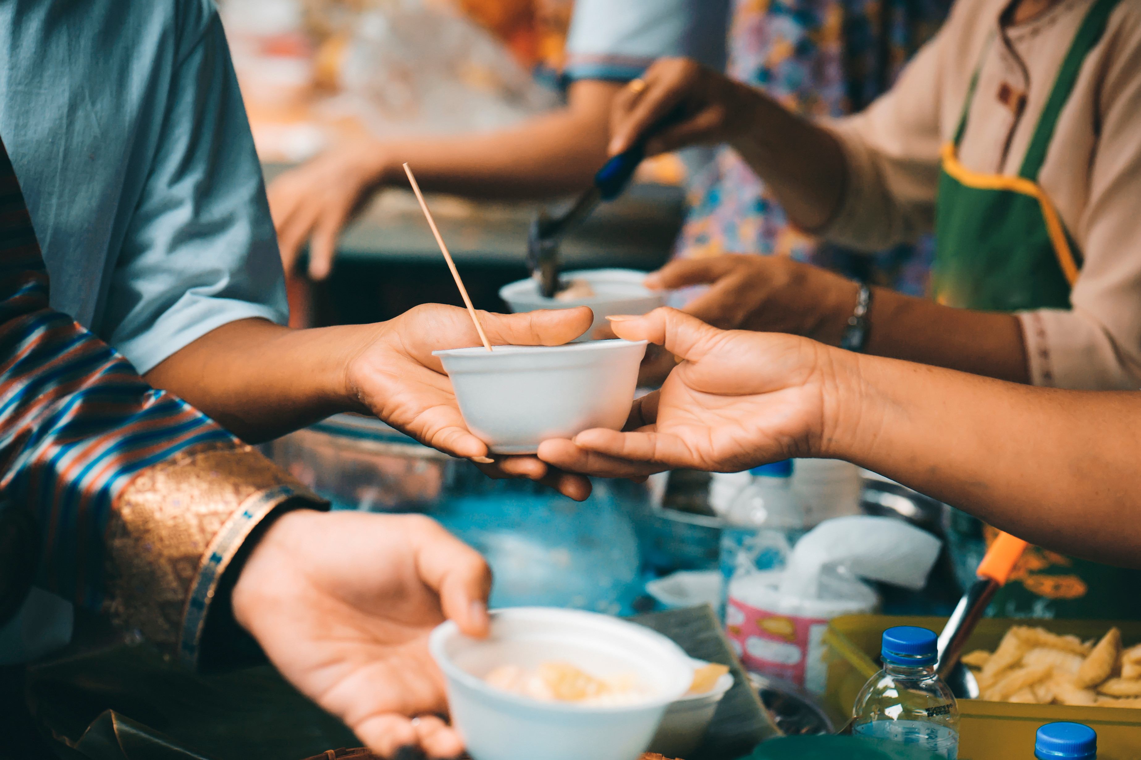 Modul dezgustător în care au ales să călătorească doi turiști pentru a economisi bani. Ce au mâncat „Nu dați vina pe noi”