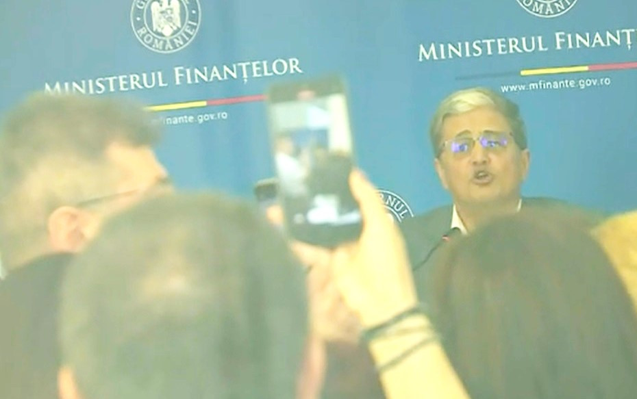 Angajații din Ministerul de Finanțe, speriați de ordonanța tăierilor. Ce i-au strigat ministrului Boloș