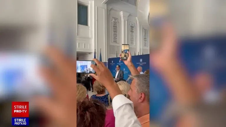 Boloș a vorbit cu protestatarii din Finanțe: „Nu înţeleg această îngrijorare. Sunt decizii care se iau în coaliţie”
