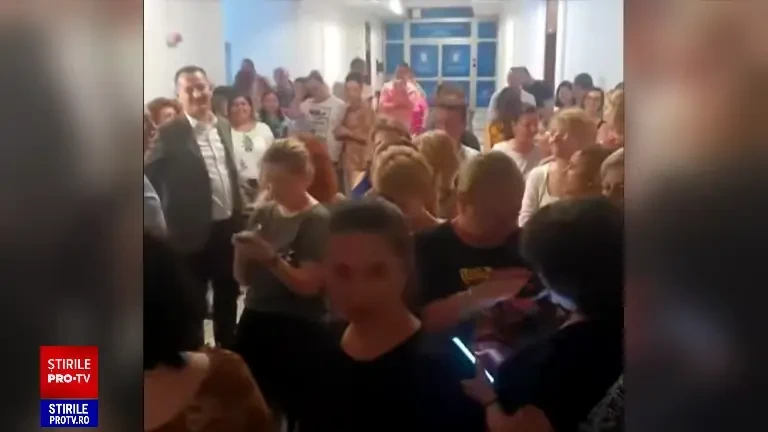 Angajații din Ministerul de Finanțe, speriați de ordonanța tăierilor. Ce i-au strigat ministrului Boloș