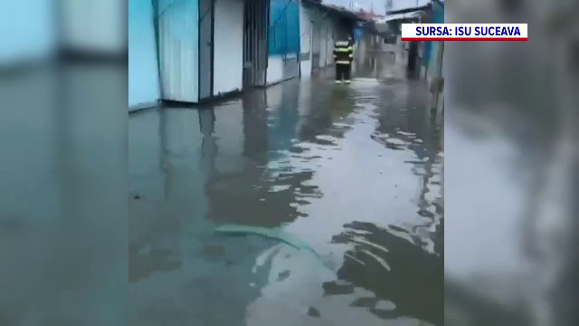 Suceava, sub ape după o ploaie torențială. Mai multe străzi s-au transformat în bălți uriașe