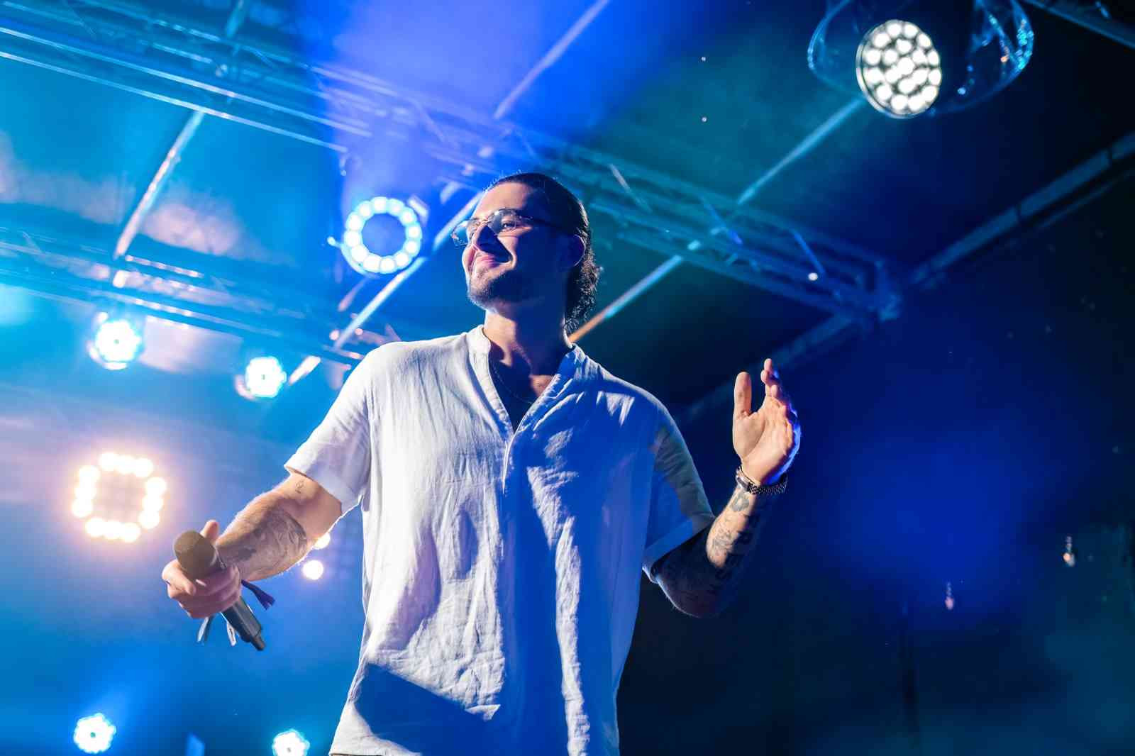 Inca doua lozuri - comedie