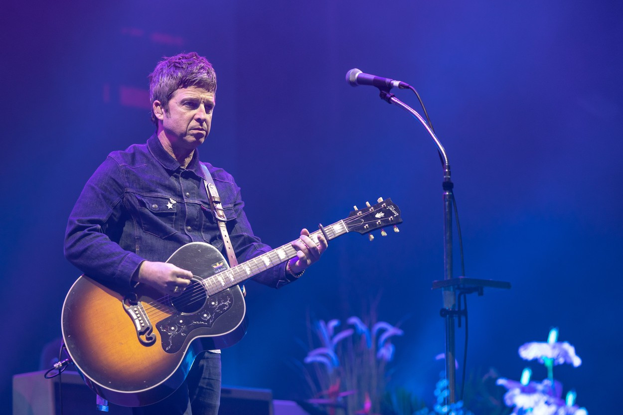 ”Care este următorul vers?”. Starul trupei Oasis, Noel Gallagher, recunoaște că a început să uite versurile melodiilor sale