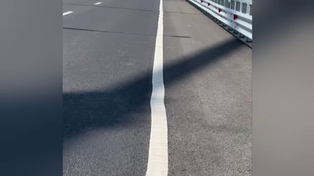 „Golden Gate-ul” României are deja probleme, la o lună de la inaugurare. Șoferii se tem că se vor răsturna