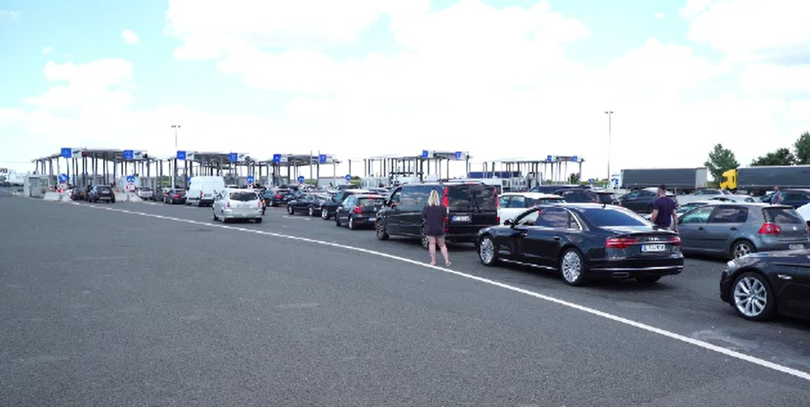 Aglomerație la punctele de frontieră. Trafic intens de autoturisme și camioane. Se așteaptă și 400 de minute