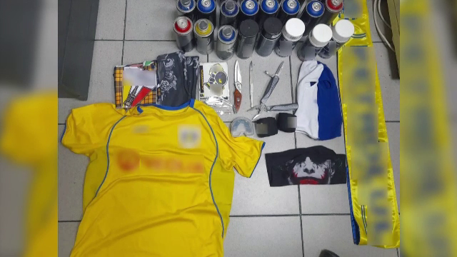 Ce se întâmplă cu cei șapte români arestați în Grecia. Mergeau înarmați cu cuțite la un meci al lui Olympiakos Pireu