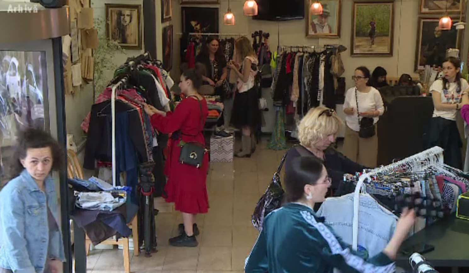 Stop fast fashion. Uniunea Europeană ia măsuri să cumpărăm mai puține haine și să le reparăm pe cele care le avem