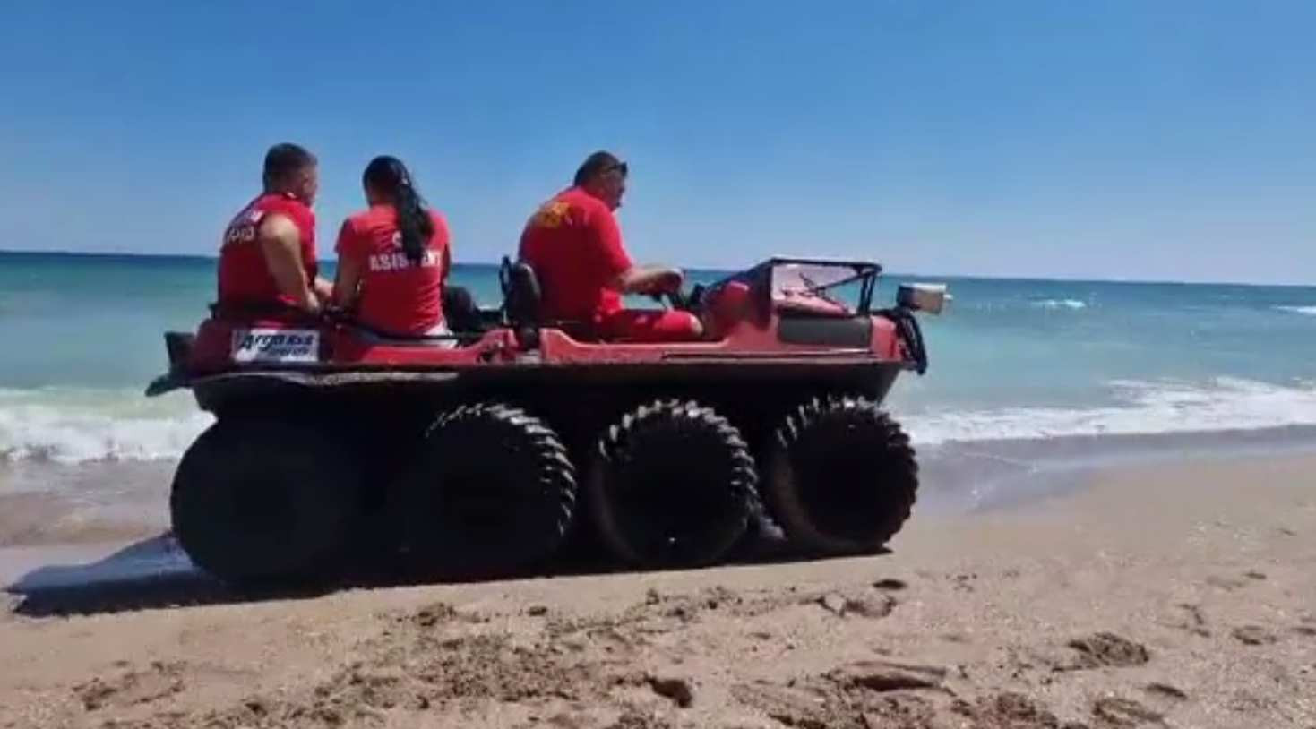 Trei tineri, găsiți în comă alcoolică pe plajă, în Vama Veche. Au băut fără măsură și au adormit în soare