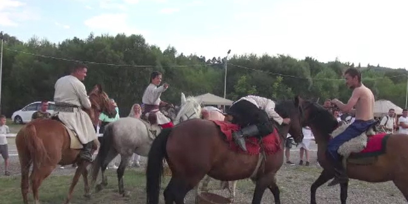 Călătorie în timp în județul Bacău. Războinicii și-au dat întâlnire la Festivalului Uzilor. „O senzaţie unică”