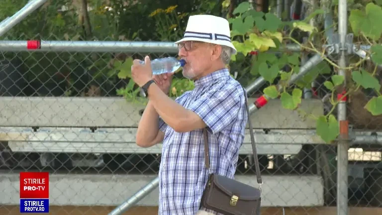 Cum ne putem feri de intoxicația cu apă. Medicii avertizează că hidratarea excesivă poate duce la deces