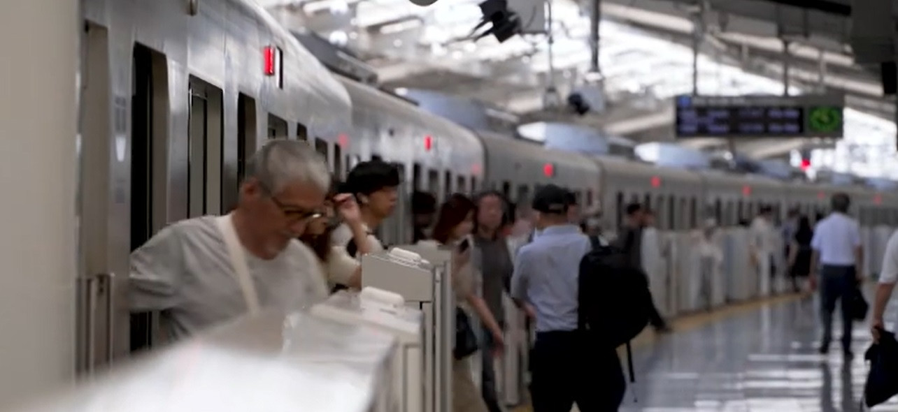 Gara din Tokyo, dotată cu o tehnologie specială pentru turiștii străini. Cum se pot înțelege cu niponii