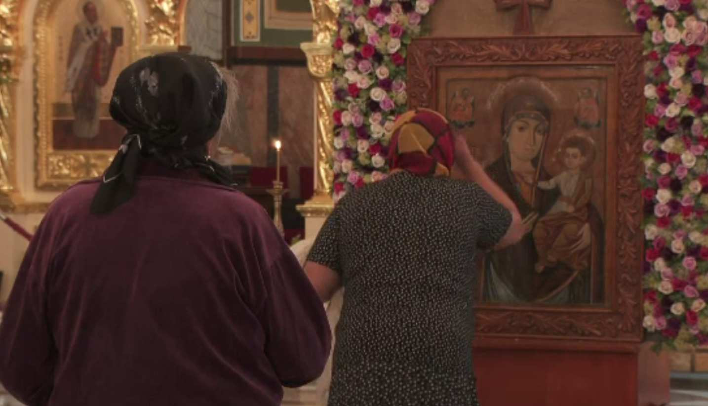 Zile și nopți de rugăciune, la Mănăstirea Nicula. Procesiunea Icoanei Maicii Domnului, cea făcătoare de minuni