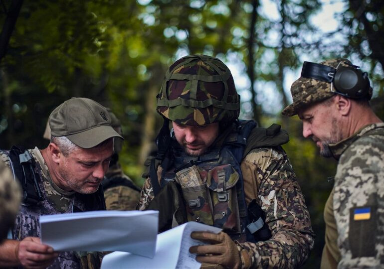 Un ofițer rus luat prizonier a fost filmat când le arăta ucrainenilor pozițiile trupelor sale: Trădarea i-a înfuriat pe ruși