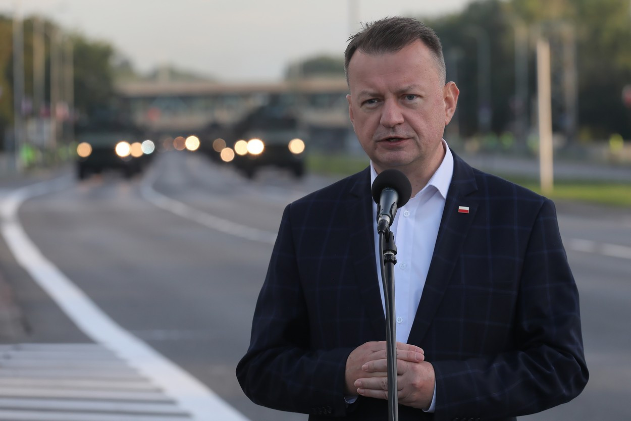 Ministrul polonez al Apărării adaugă la referendumul privind imigrația ilegală via UE o întrebare legată de Belarus