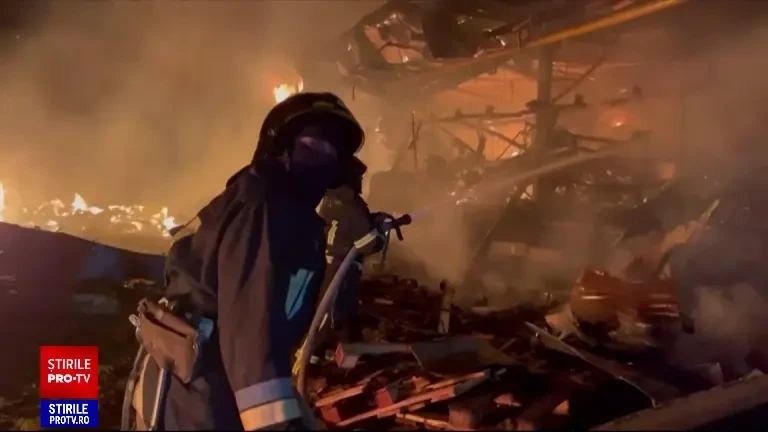 Rusia a atacat Odesa în două valuri. Un cămin şi un supermarket au fost avariate de trupele Kremlinului