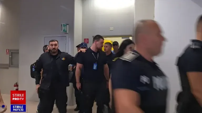 Darius Vâlcov a fost adus în România cu escortă, din Italia. Fostul ministru al Finanțelor a ajuns la închisoare