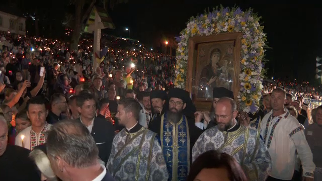 Ultima zi de pelerinaj la Mănăstirea Nicula. Miile de credincioși care au împânzit dealurile pleacă după liturghie