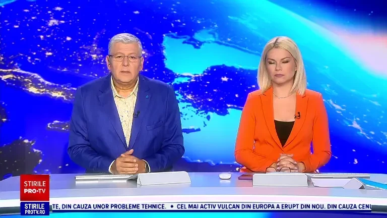 Momentul în care un MiG se prăbușește peste mașinile dintr-o parcare. Piloții au reușit să se catapulteze. VIDEO