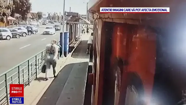 Primele declarații făcute de vatmanul tramvaiului care a ucis-o pe femeia din Arad. Ce avea victima în geantă