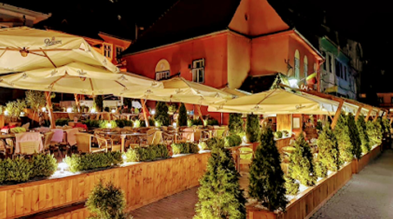 (P) Cafe Martini și Habermann: O oază de gust și eleganță în inima Sighișoarei