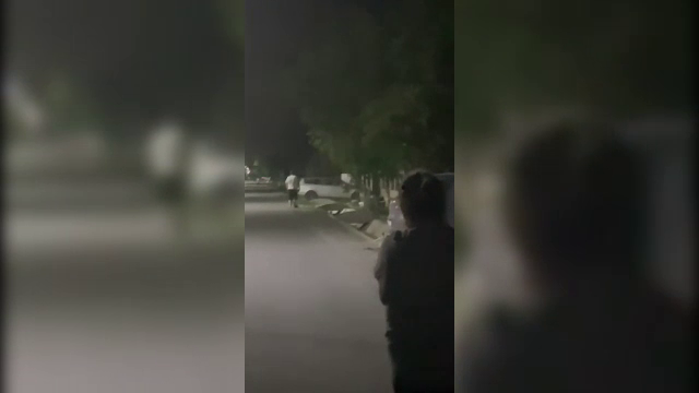 Oamenii dintr-o comună gălățeană sunt terorizați de un vecin violent. Le-a distrus mașinile cu furca