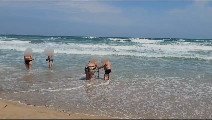 O femeie a intrat în apă cu cadrul ajutător și a fost la un pas să se înece, pe o plajă din Eforie Nord. „Știu să înot”